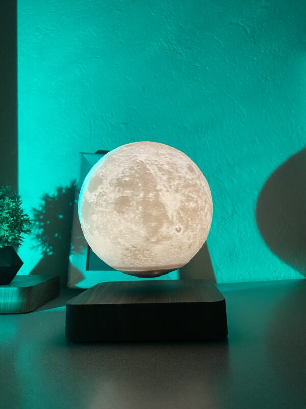 Luna Flotante